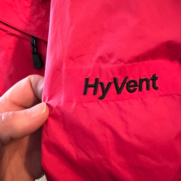 Women’s Northface red rain jacket - Picture 7 of 14